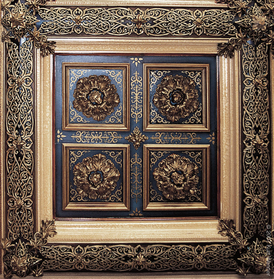 07_Dining_Room_Coffer